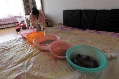 云县楼上漏水，住户失联，小区没物管，业主维权难！律师来支招……